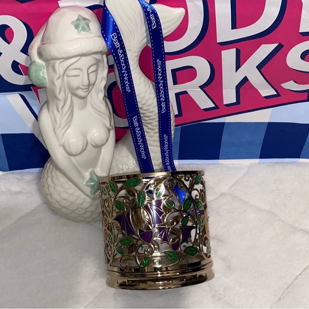 BATH AND BODY WORKS ENCHANTED SKULL AND ROSES 3-WICK CANDLE HOLDER - Picture 6 of 7